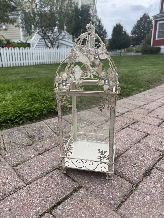 Large Lantern with Details