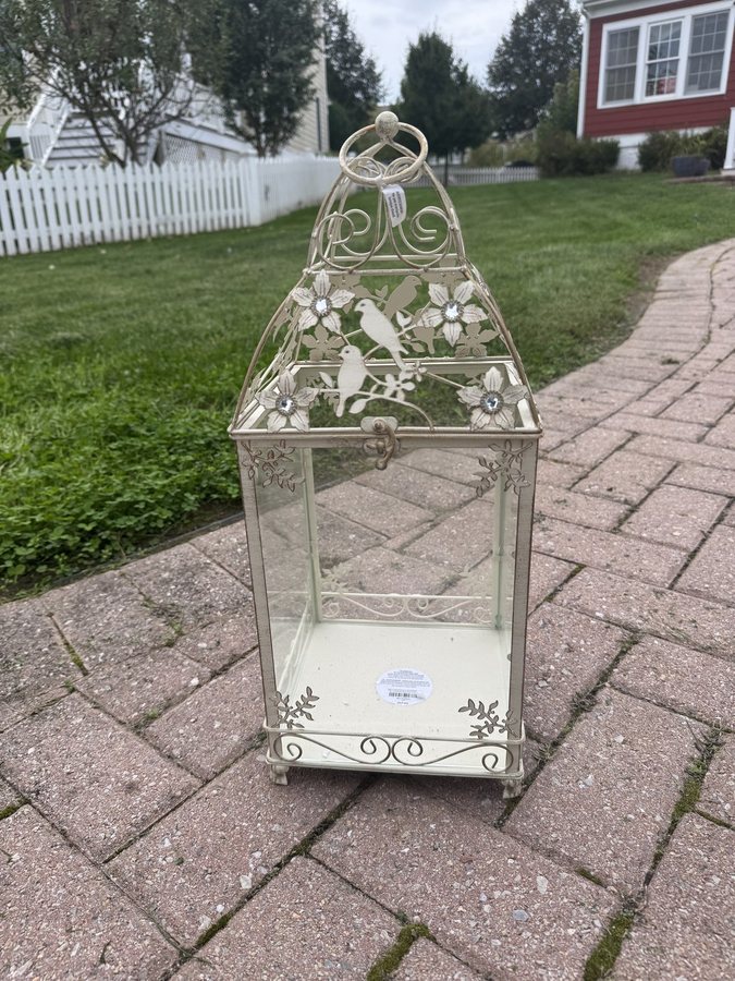 Small Lantern with Details